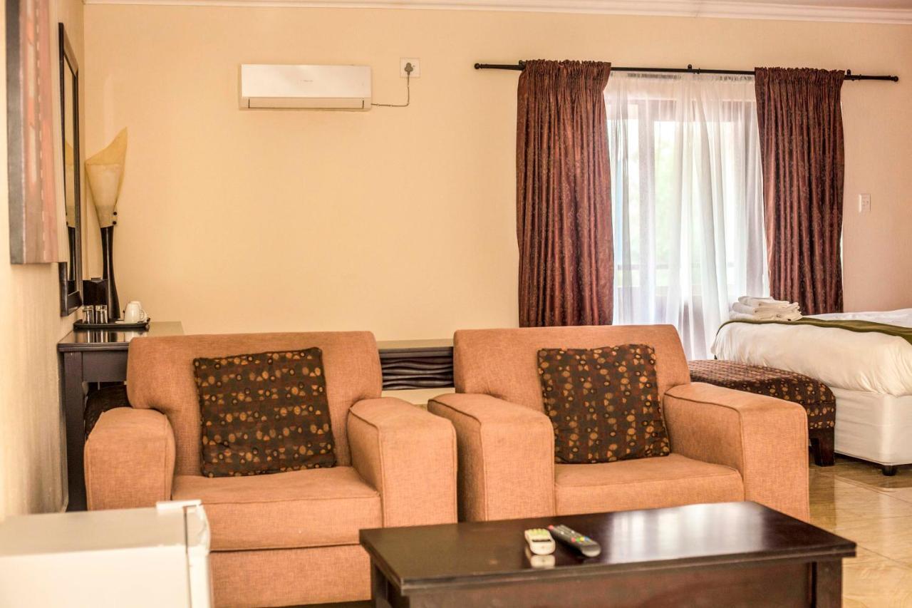 Hotel Coyotes & Conference Centre